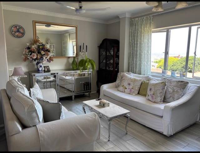 2 BEDROOM APARTMENT FOR SALE IN GLENWOOD